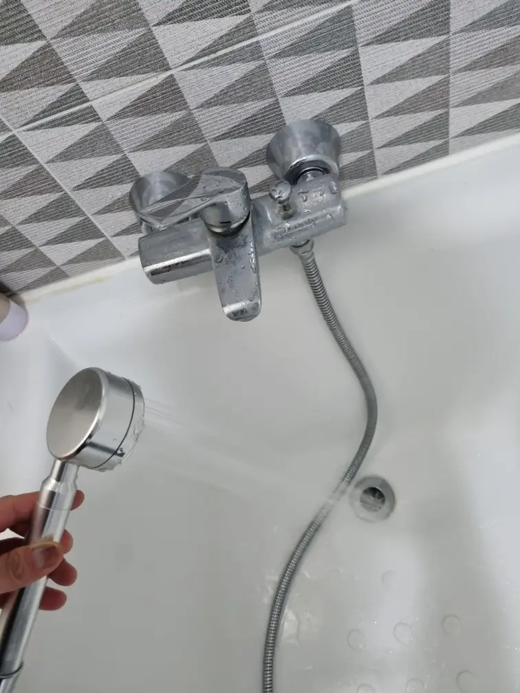 욕조 샤워기 수전 교체, 셀프 시공 방법과 전문가의 도움이 필요한 경우